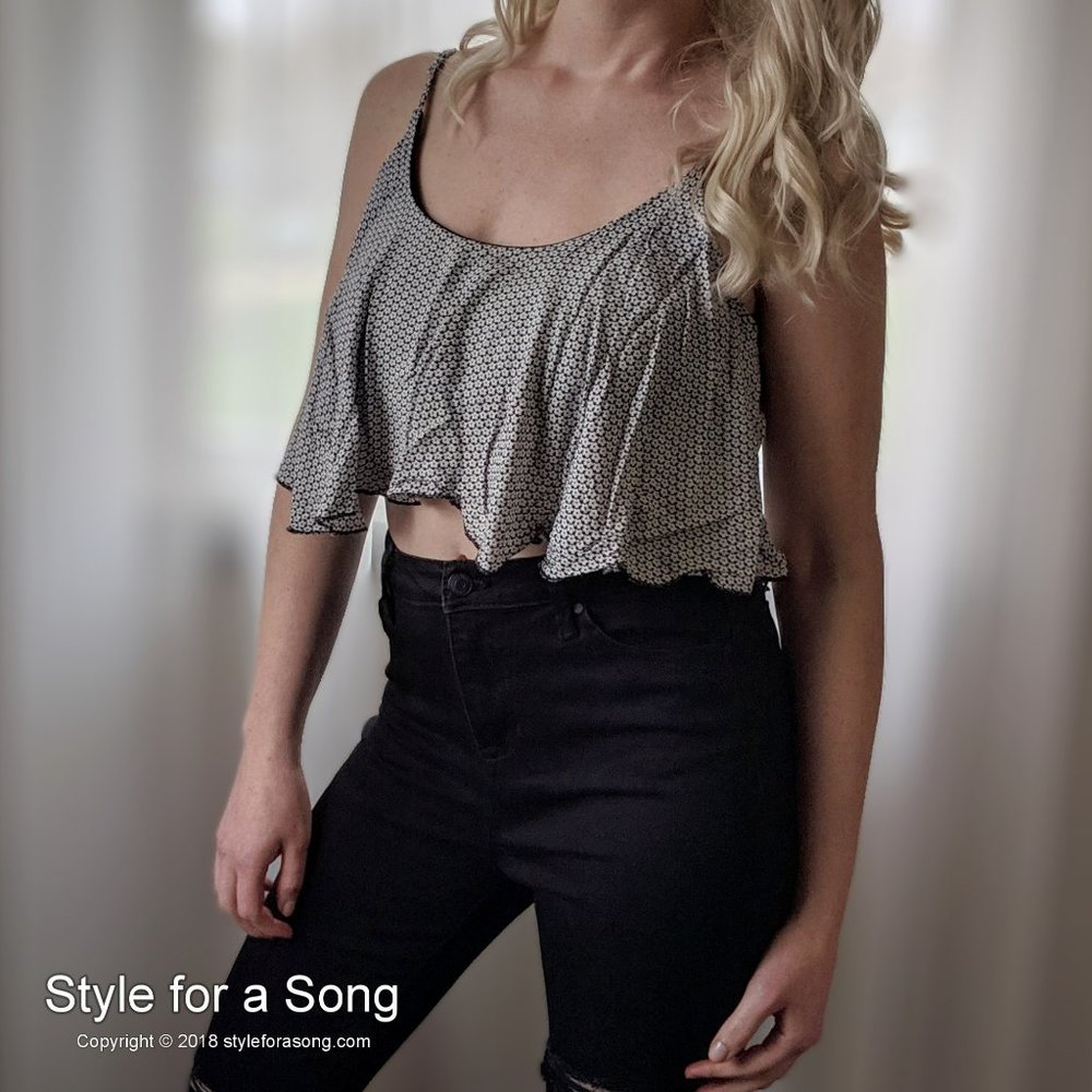 UK2LA Black White Flouncy Flower Print Crop Top L